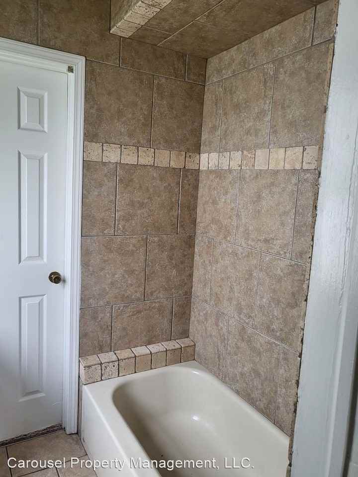 820 E Parkland Ave - Photo 2 of 13