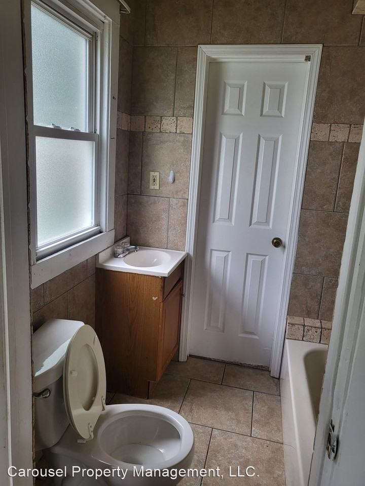 820 E Parkland Ave - Photo 3 of 13