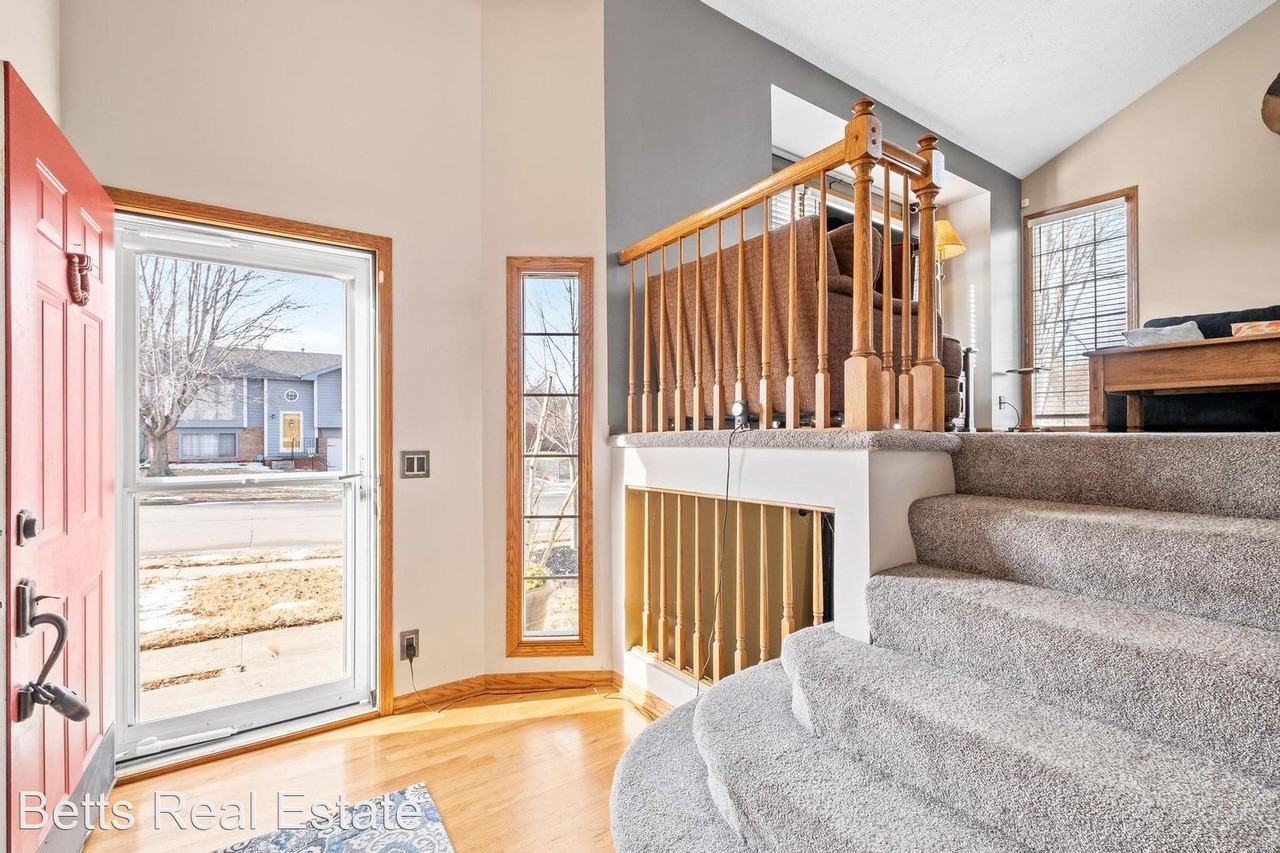 4629 N 126th St - Photo 2 of 21