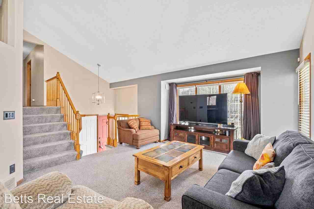 4629 N 126th St - Photo 3 of 21