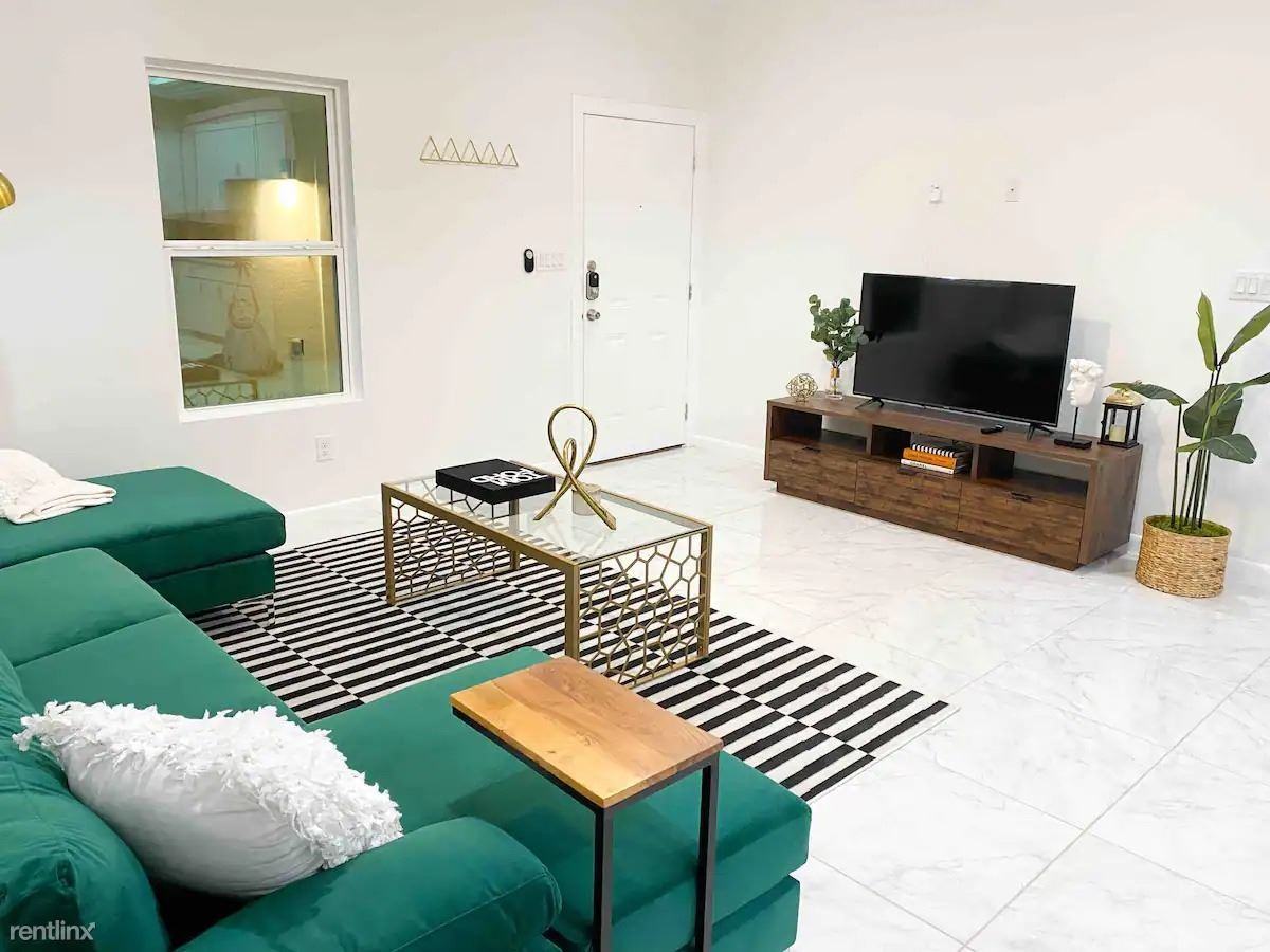 313 Rafael Dr - Photo 2 of 15