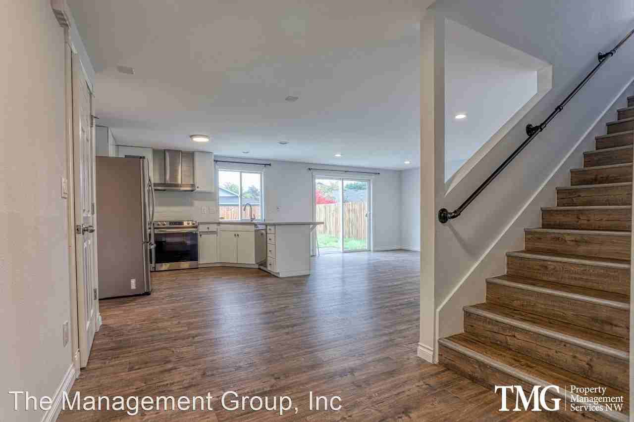 705 Se 146th Ave - Photo 2 of 31