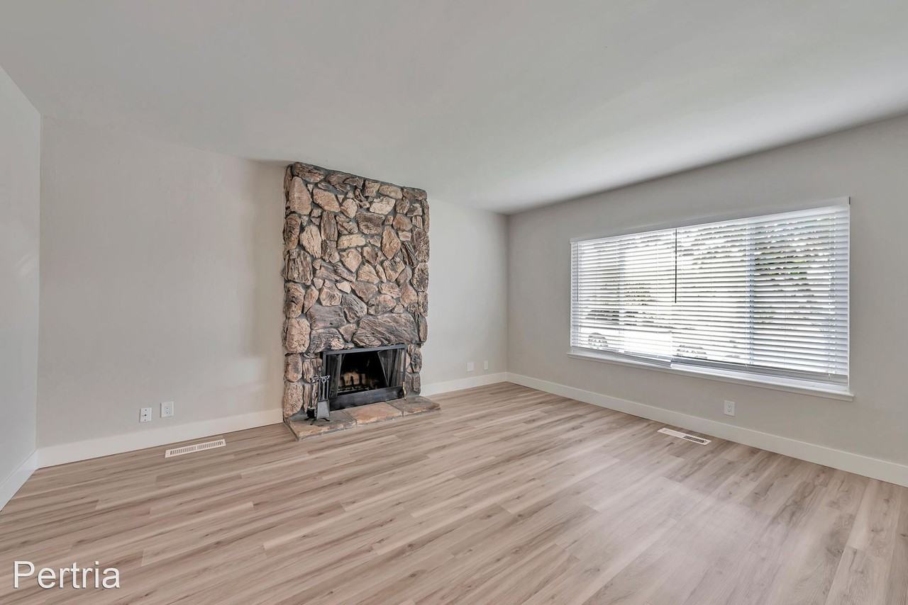 538 Alberta Ave - Photo 2 of 7