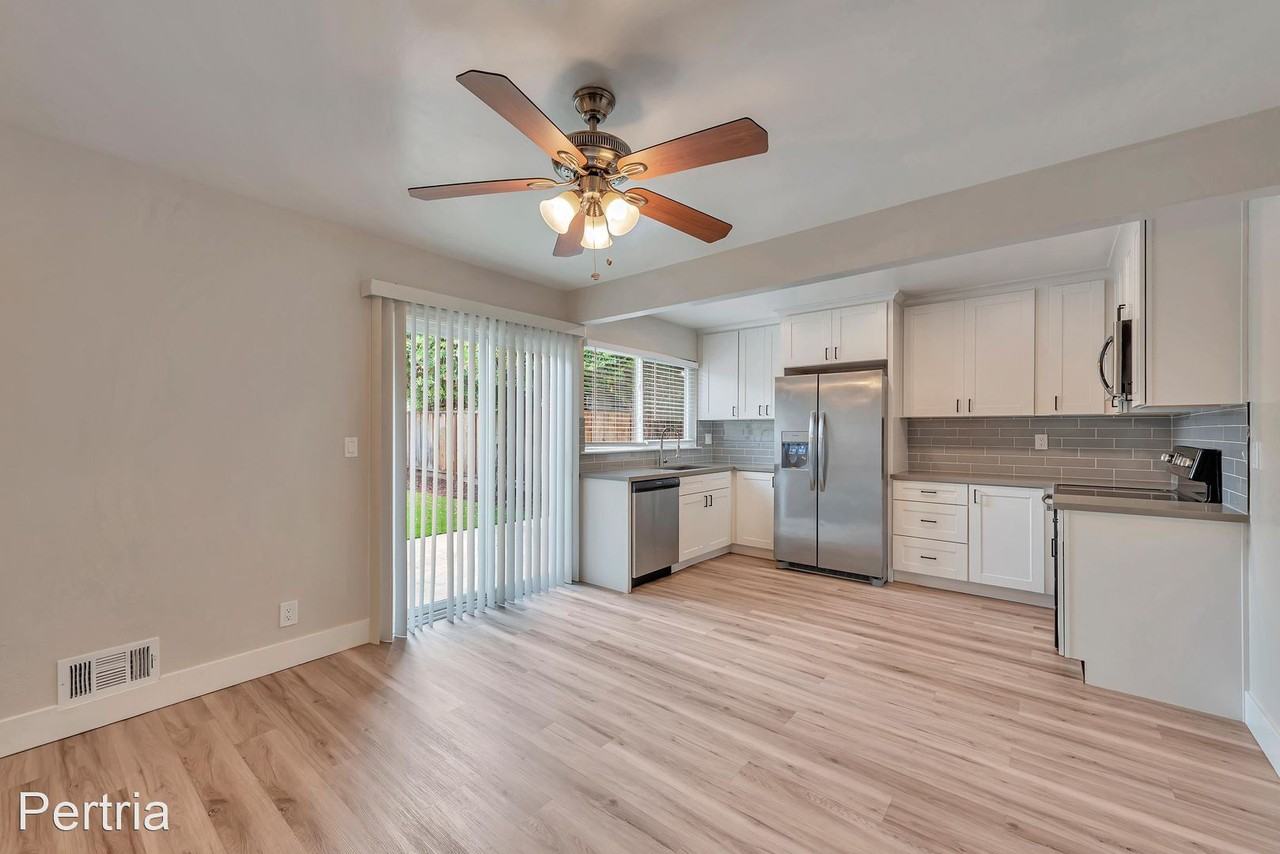 538 Alberta Ave - Photo 3 of 7