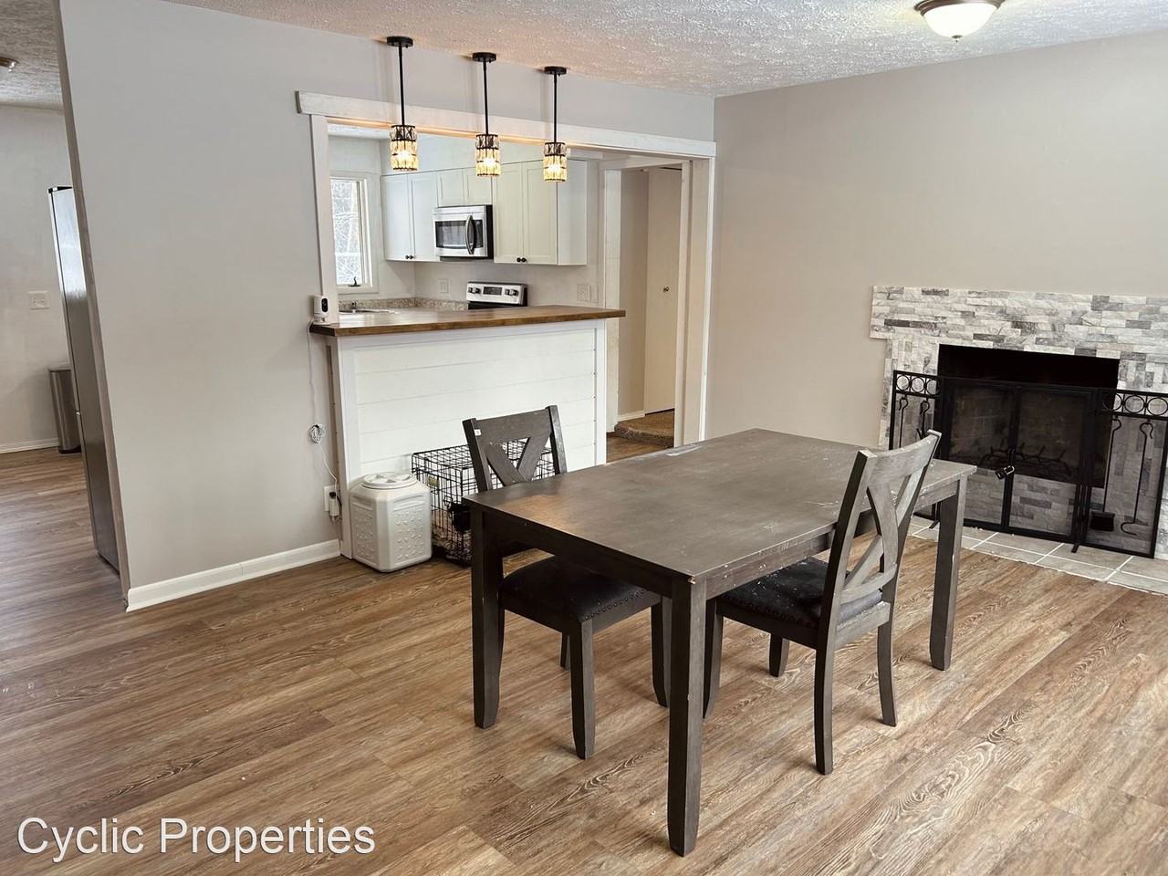 1186 Vicki Ln - Photo 2 of 5