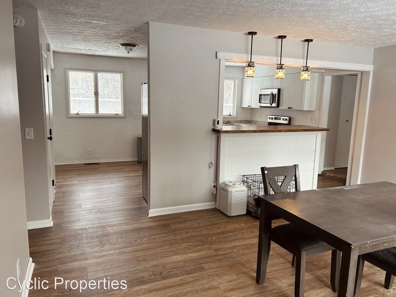 1186 Vicki Ln - Photo 3 of 5