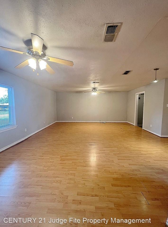 216 Gandy St - Photo 2 of 10