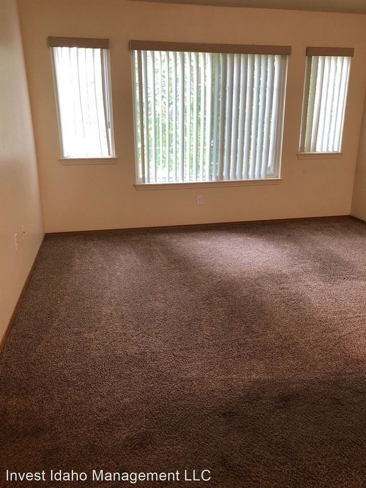 1837 N Farwell Ln - Photo 3 of 8