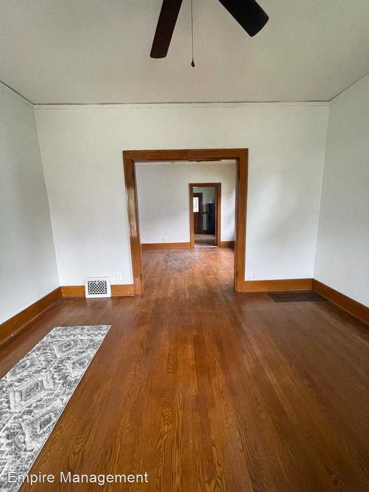814 S Meade St - Photo 2 of 11