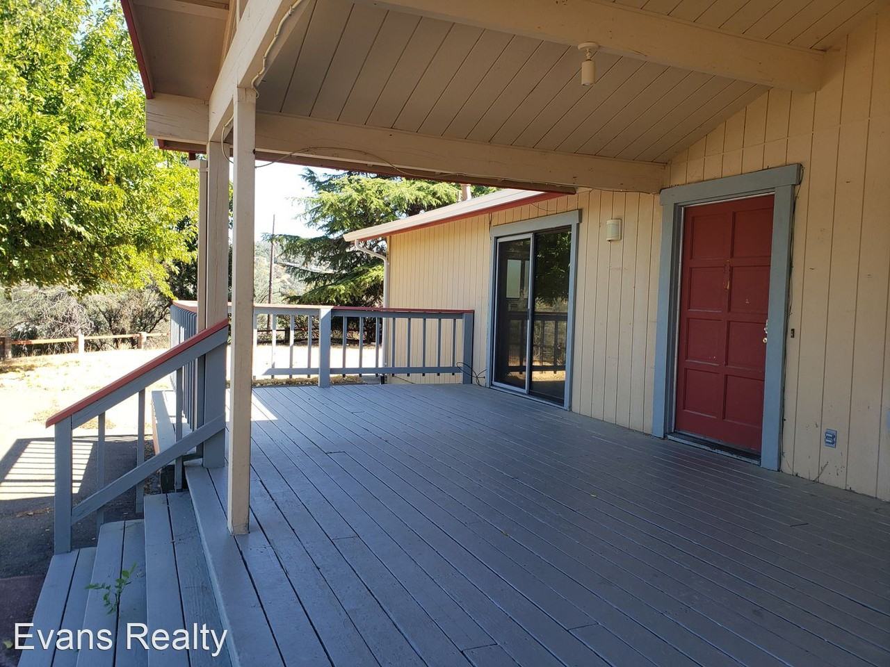 17030 Knollview Dr - Photo 2 of 11