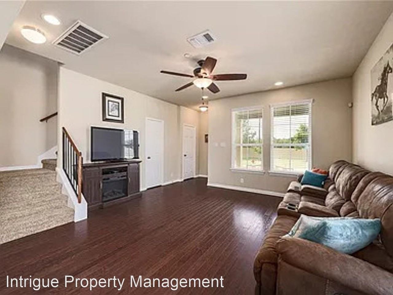 1046 Lost Pines Ln - Photo 3 of 27