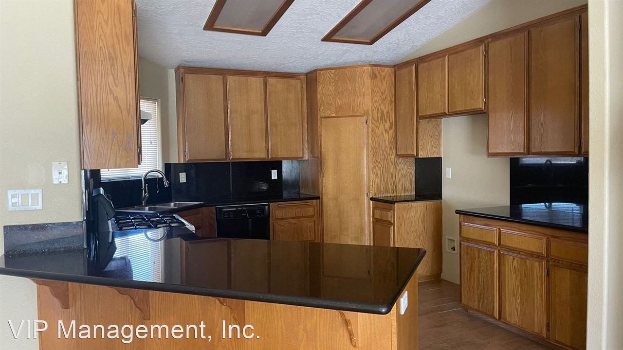 11875 Belmont Rd - Photo 3 of 10