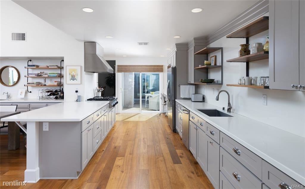 2031 Yacht Defender - Photo 2 of 11