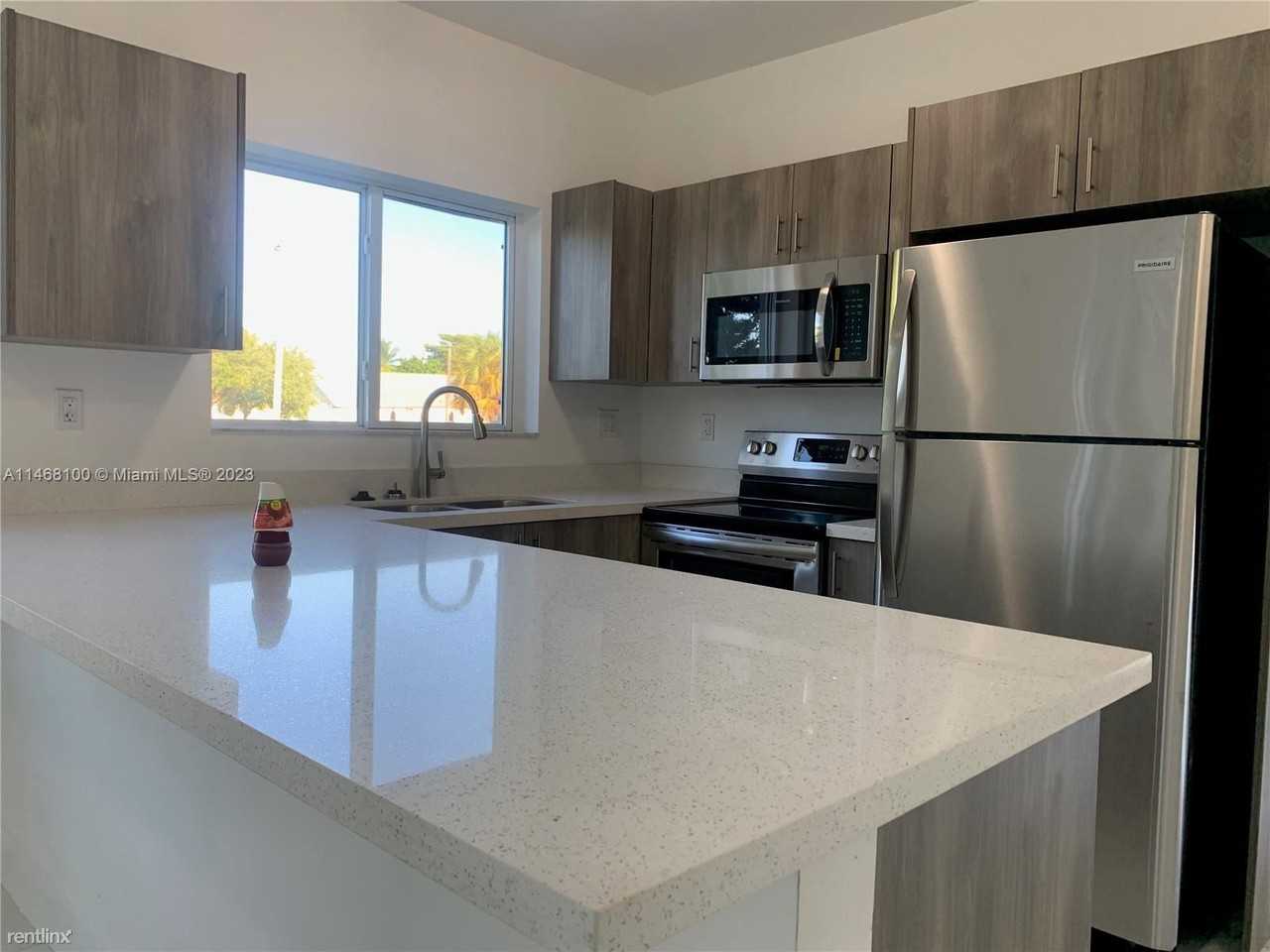 719 Sw 9th St - Photo 3 of 13