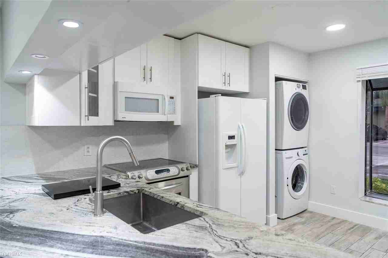 9095 Sw 21st Ct #D - Photo 2 of 32