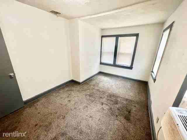 106 N Ditzler Ave - Photo 3 of 12