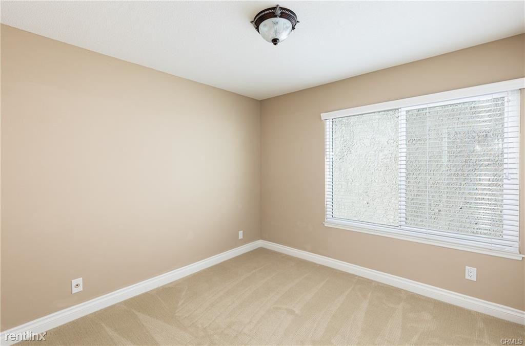 21852 Huron Ln - Photo 3 of 10