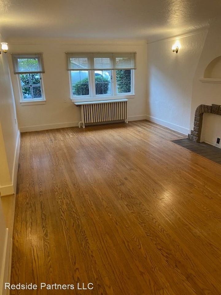 1320 Queen Anne Ave N - Photo 2 of 12