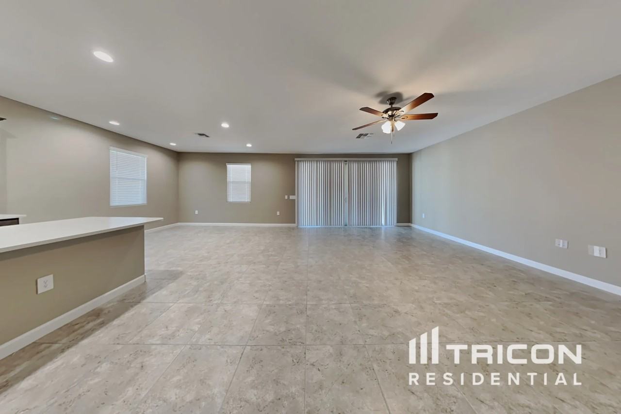 30308 30308 W Sheila Lane Buckeye AZ - Photo 2 of 15