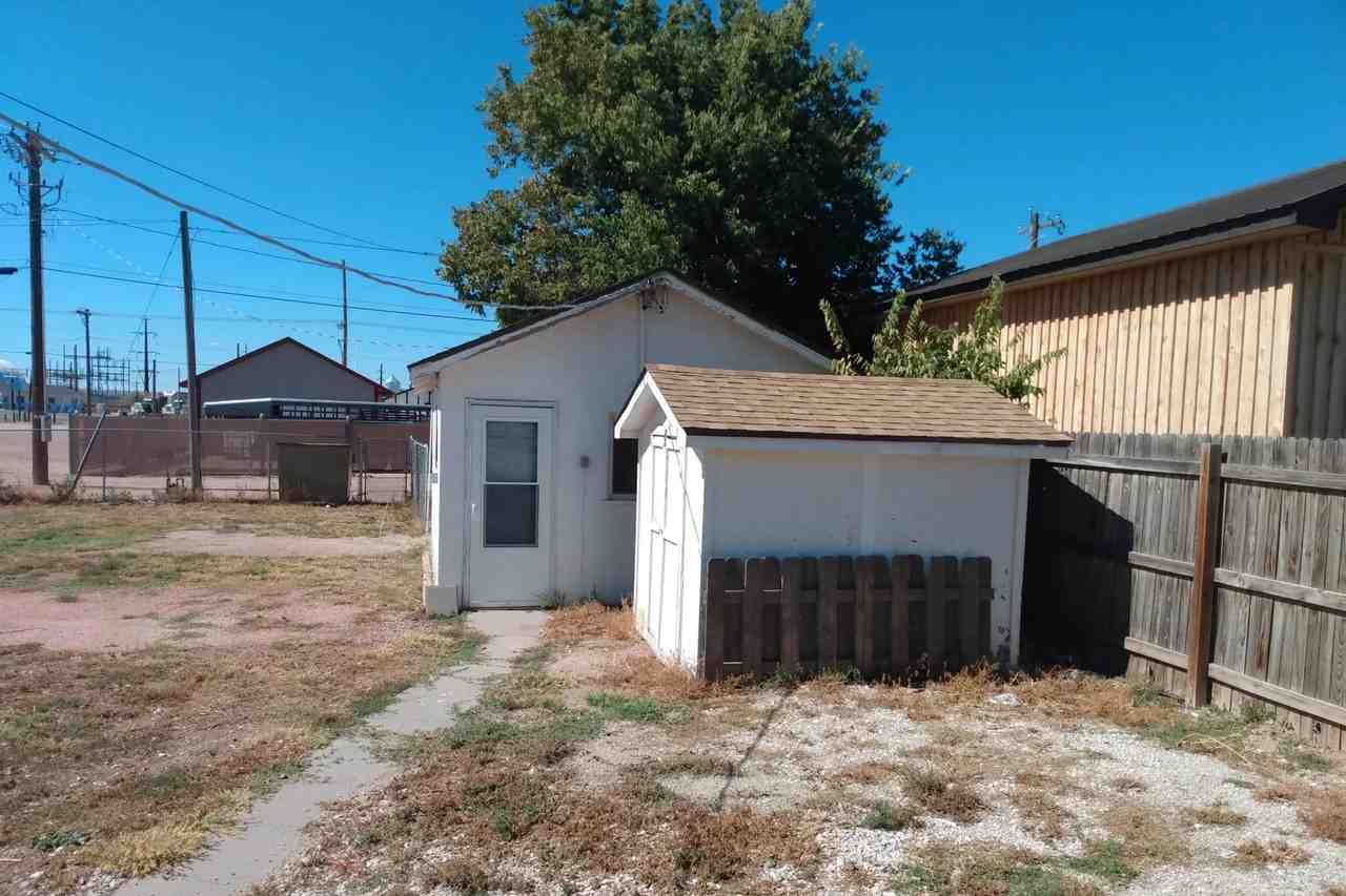 2218 W D St - Photo 3 of 13