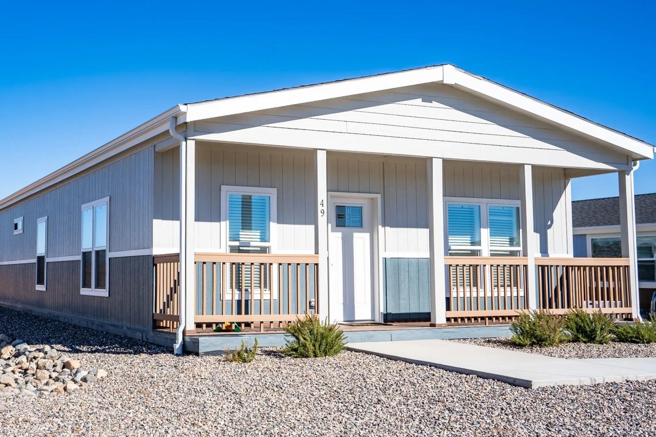 1144 W Wheeler Rd - Photo 2 of 14