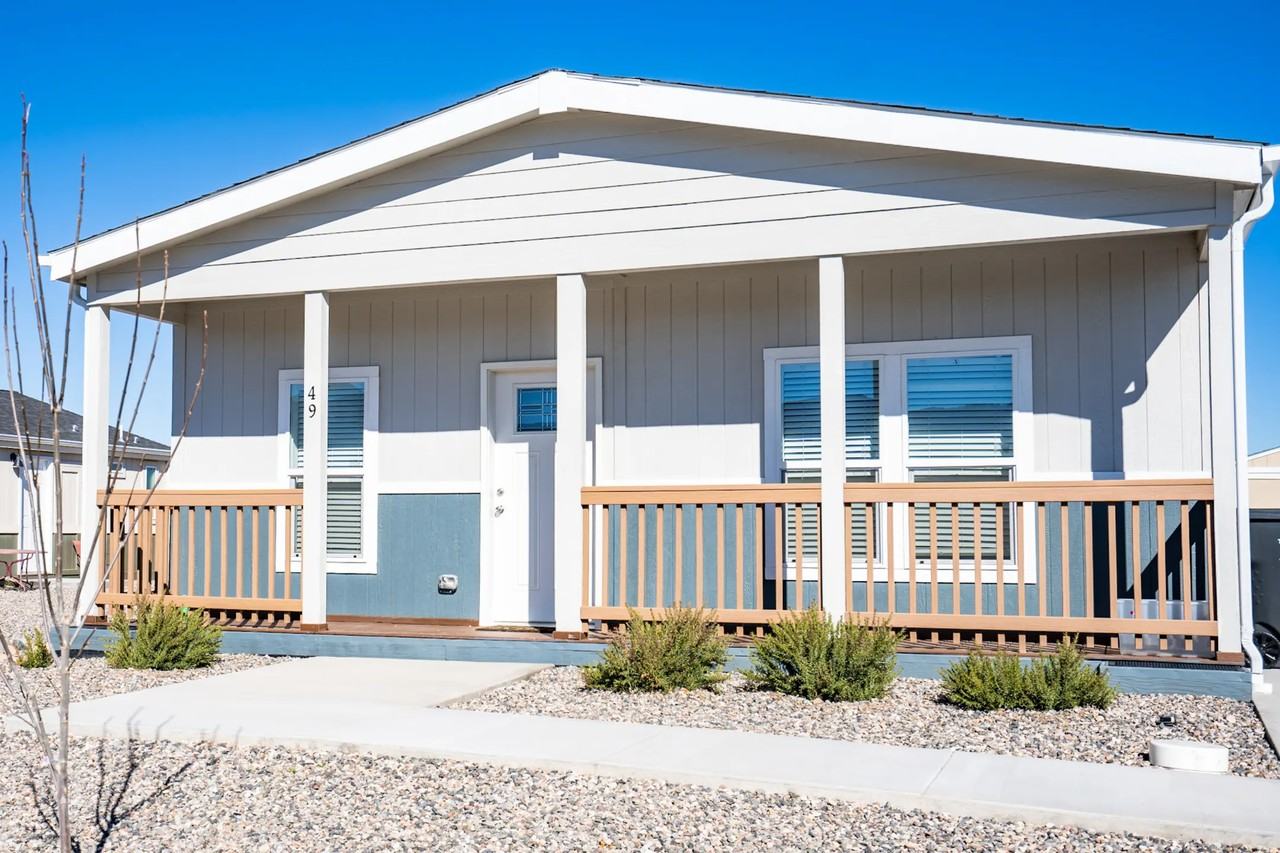 1144 W Wheeler Rd - Photo 3 of 14