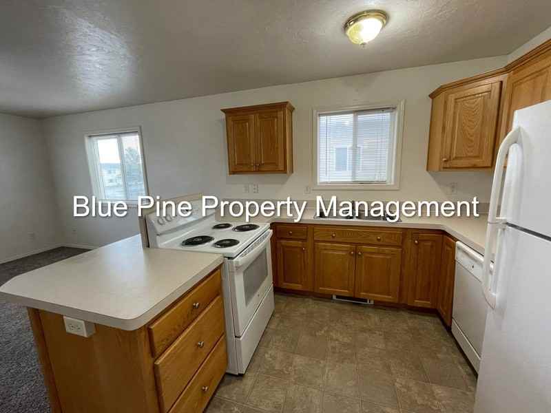 952 Anne St #3 - Photo 4 of 8