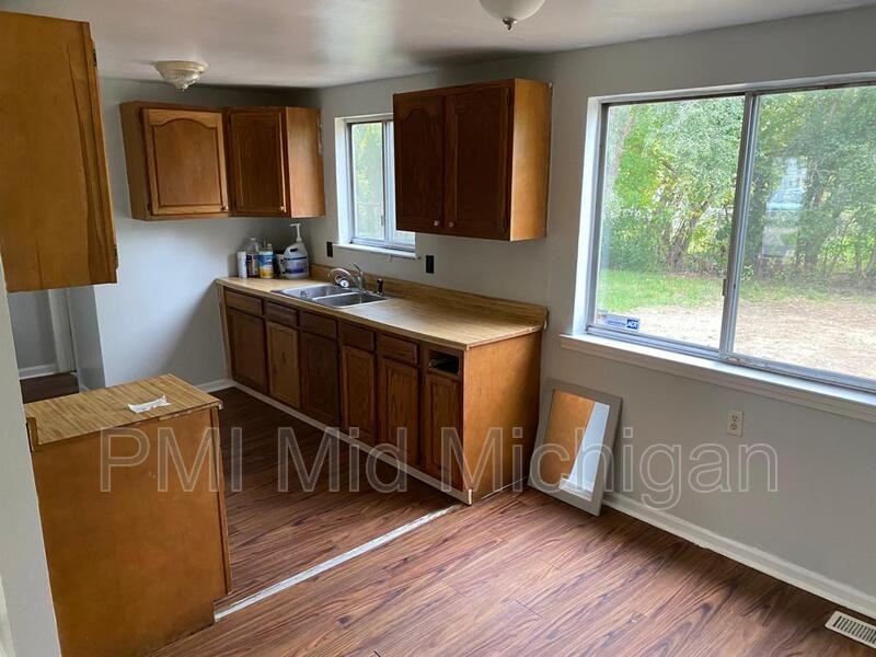 1188 Camellia Dr - Photo 3 of 11