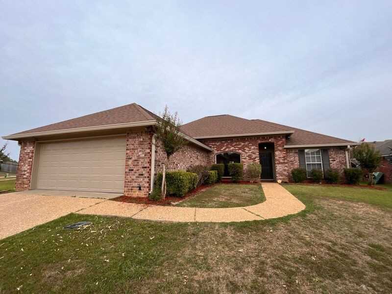 711 Clubhouse Dr - Photo 2 of 37