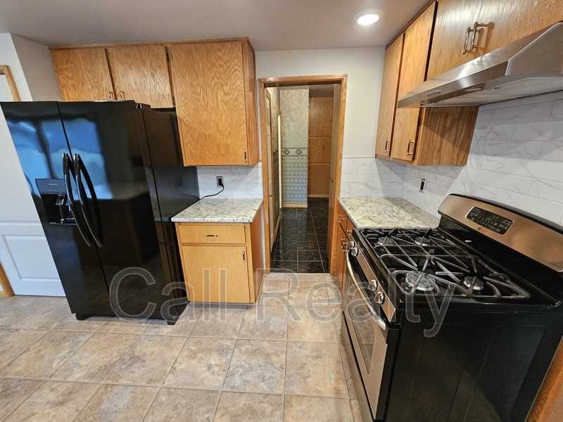 10401 E Valleyway Ave - Photo 5 of 17