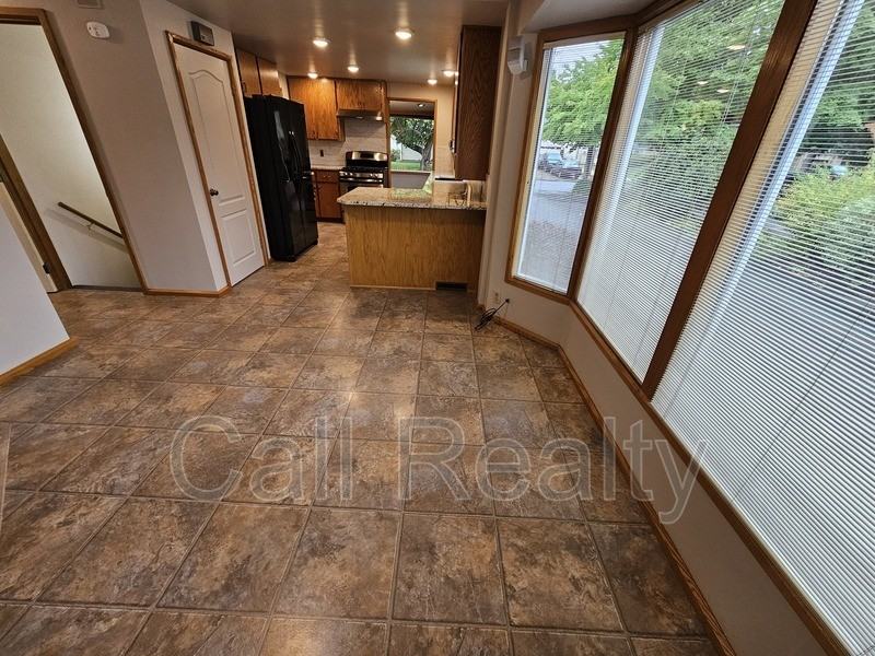 10401 E Valleyway Ave - Photo 6 of 17