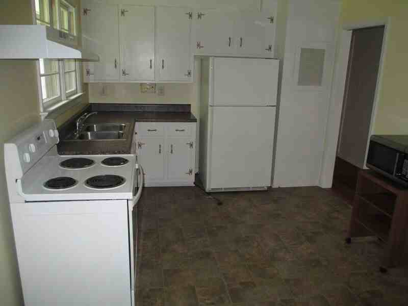 1013 Kingsway Rd - Photo 2 of 9