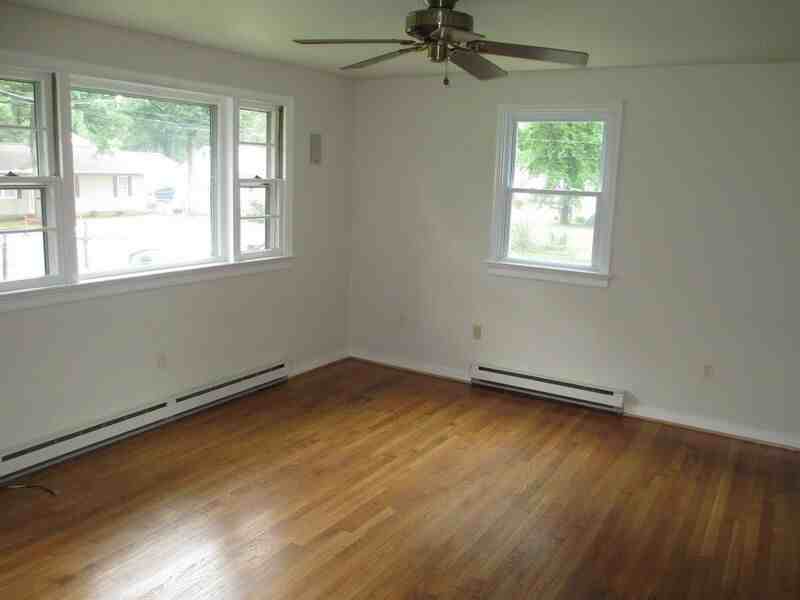 1013 Kingsway Rd - Photo 3 of 9