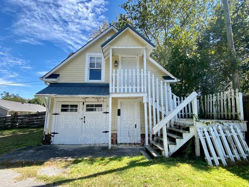 203 California Ave #B - Photo 3 of 14