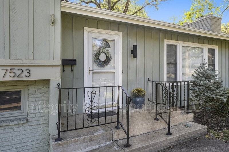 7523 Pawnee St - Photo 2 of 22