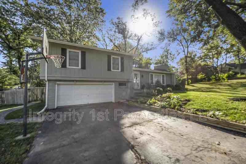 7523 Pawnee St - Photo 3 of 22