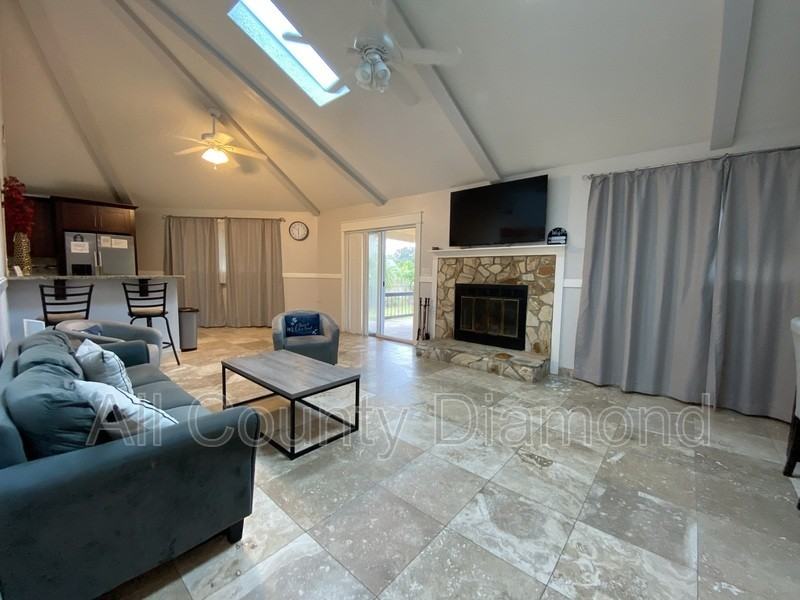 704 Water Oak Dr - Photo 3 of 7