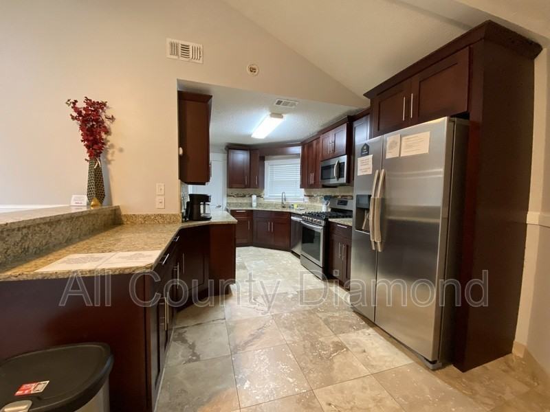 704 Water Oak Dr - Photo 2 of 7