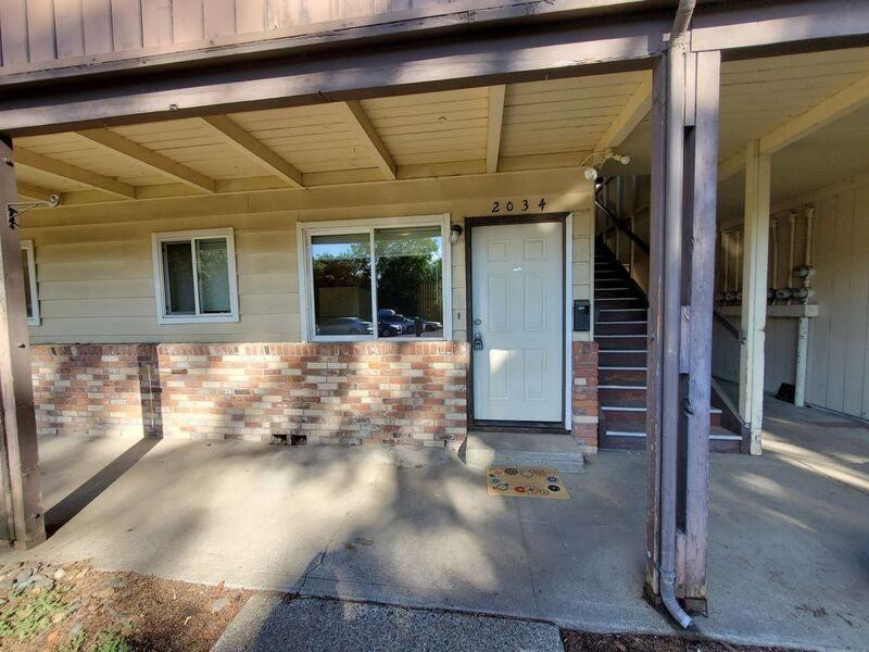 2034 Myrtle Ave Ne - Photo 3 of 14