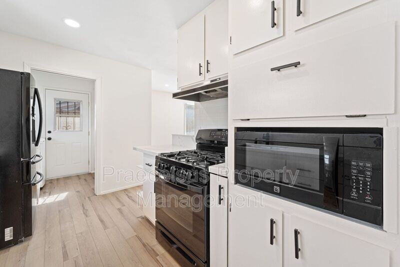 4841 Mount Etna Dr - Photo 3 of 32