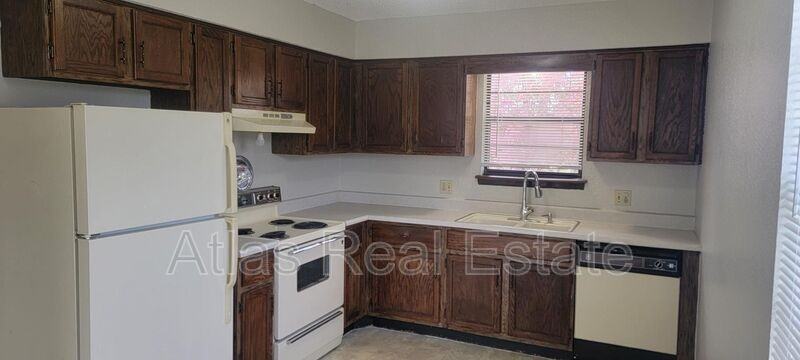 17204 E 48th Terrace Ct S #17206 - Photo 2 of 9