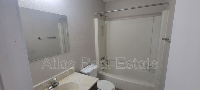 17204 E 48th Terrace Ct S #17206 - Photo 3 of 9