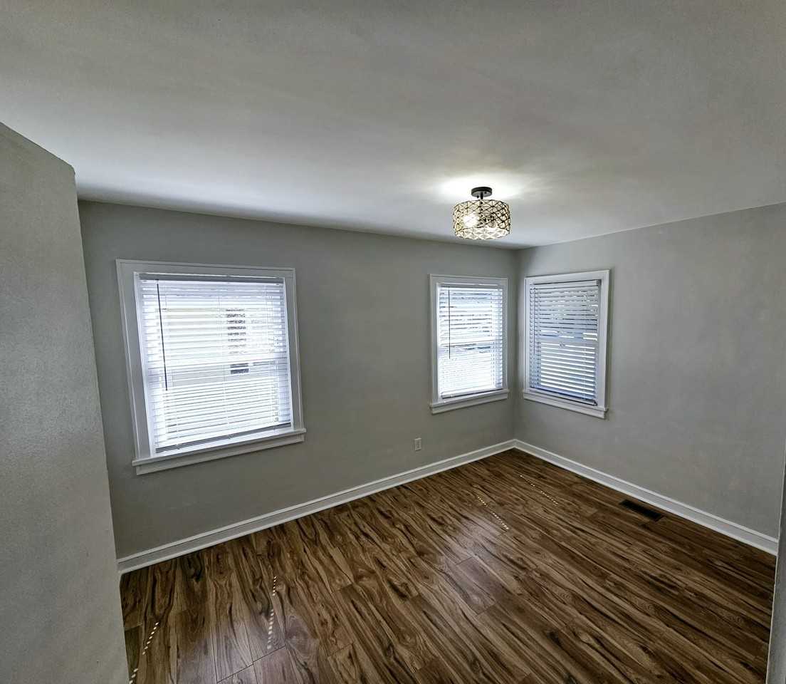 518 36th Ave N #B - Photo 3 of 14