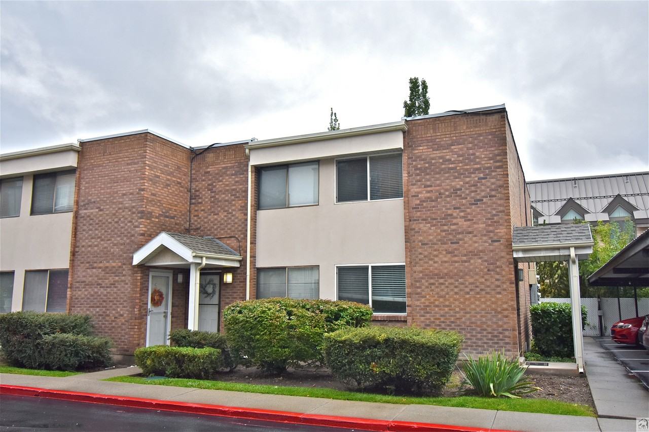 3924 S St #A - Photo 2 of 24