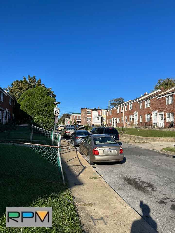 3703 W Franklin St - Photo 2 of 12