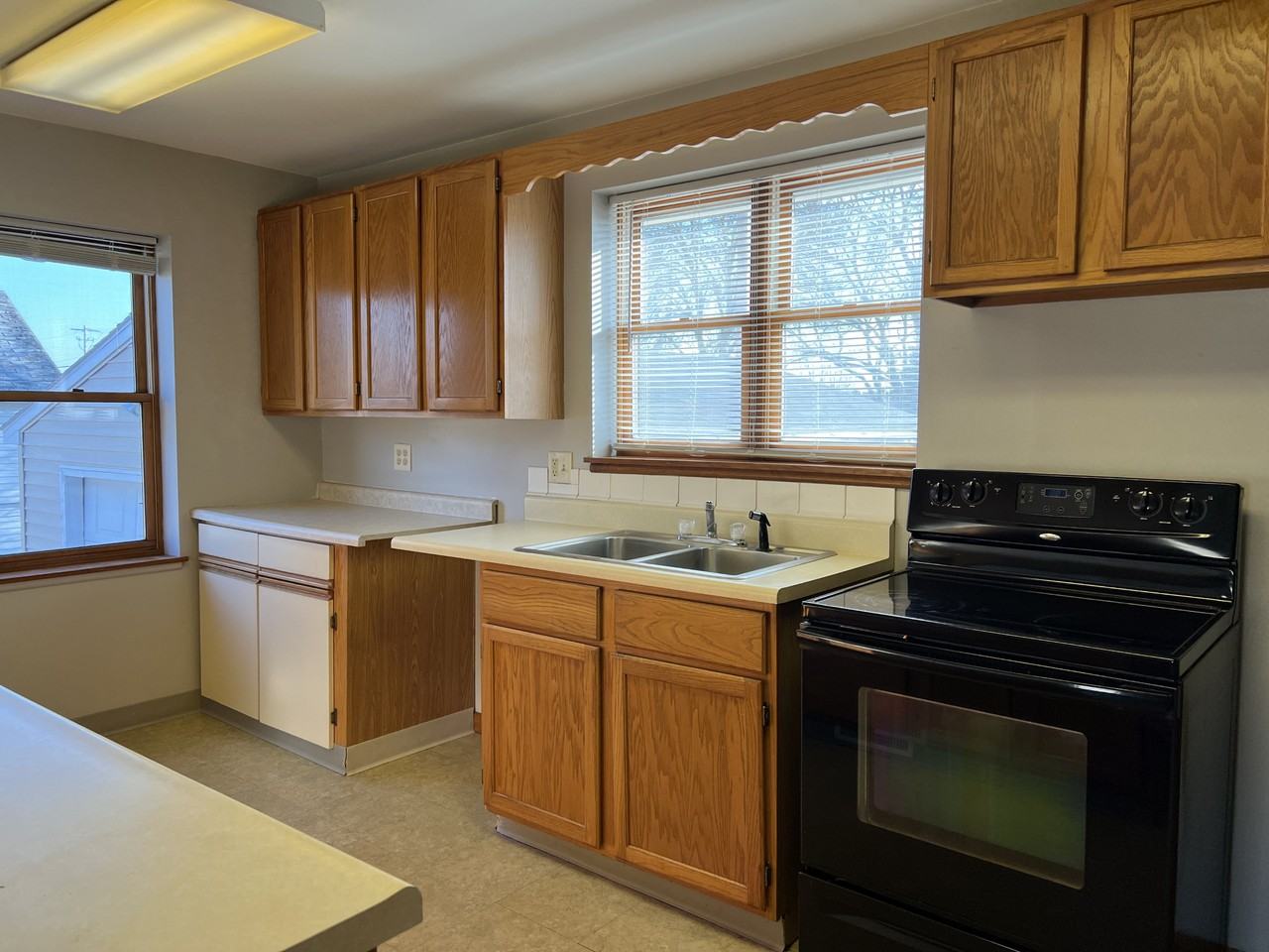 525 S 30Th St - Photo 3 of 21