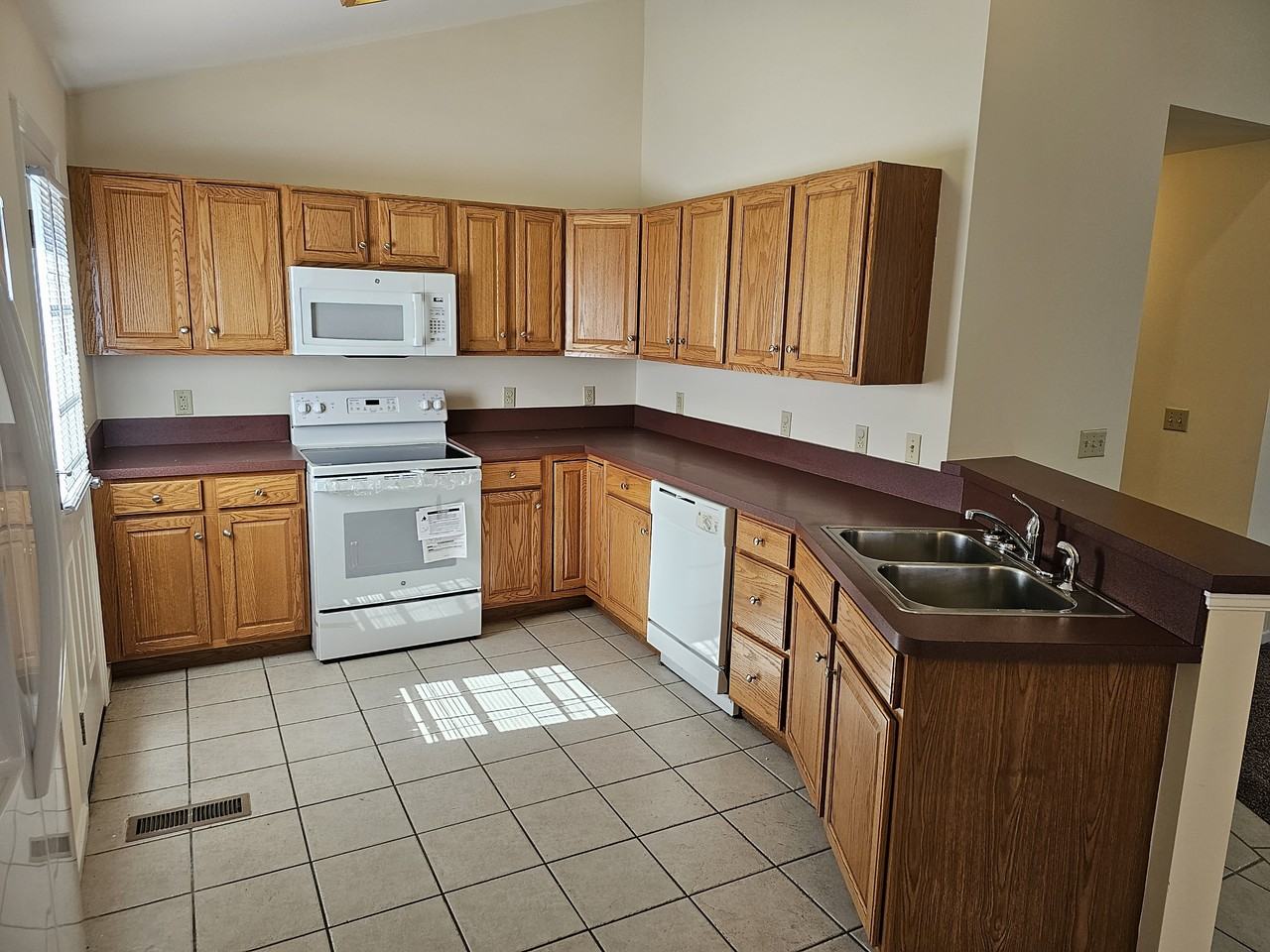 8812 Lynch Dr - Photo 3 of 18