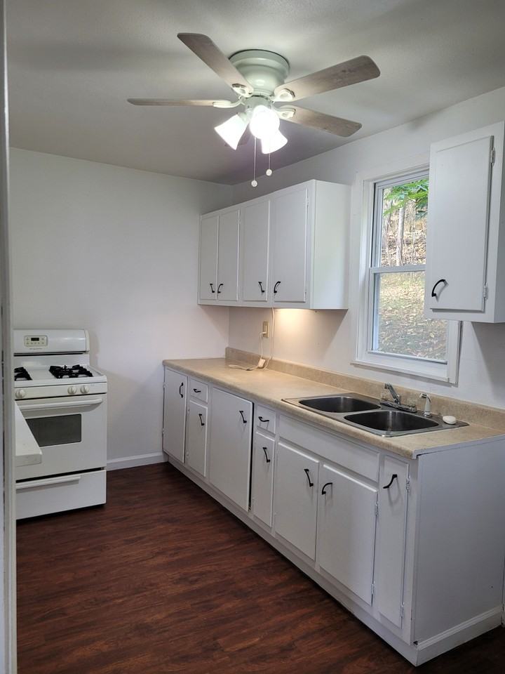 719 Stella St - Photo 3 of 12