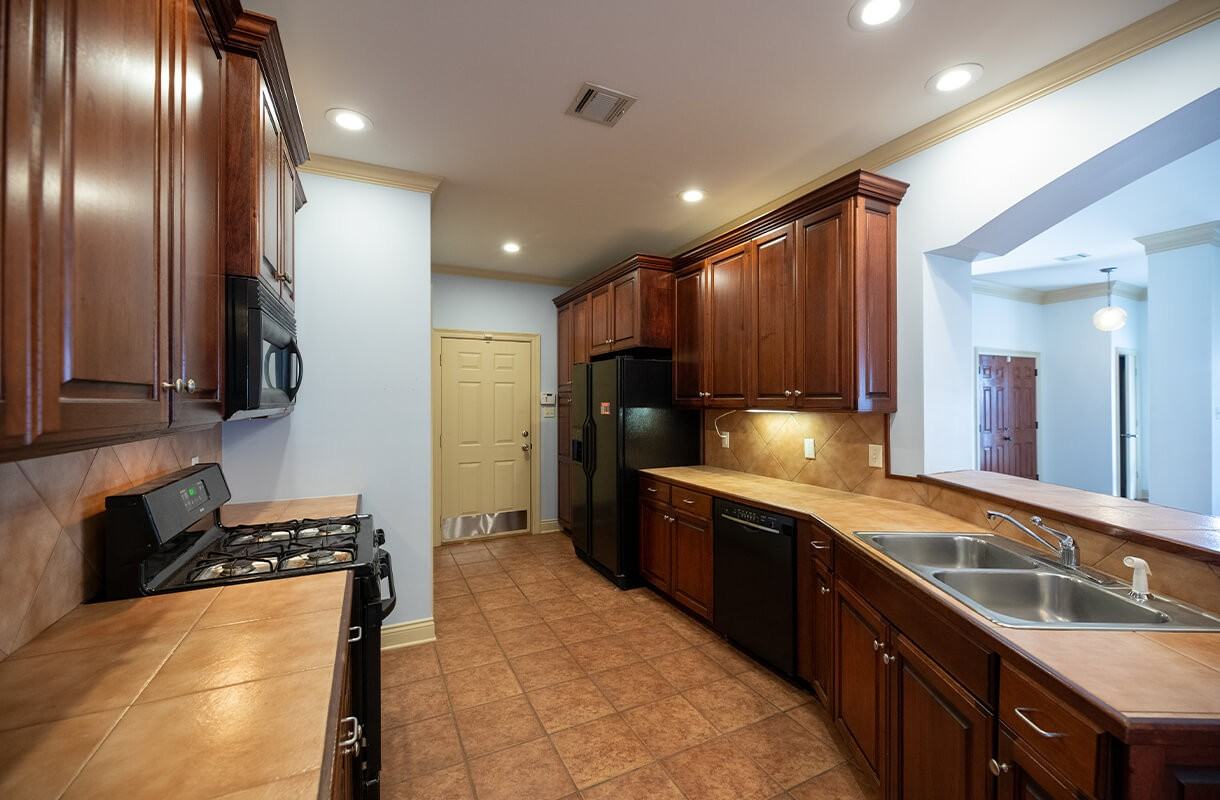 2832 S Locke Point Dr - Photo 2 of 14