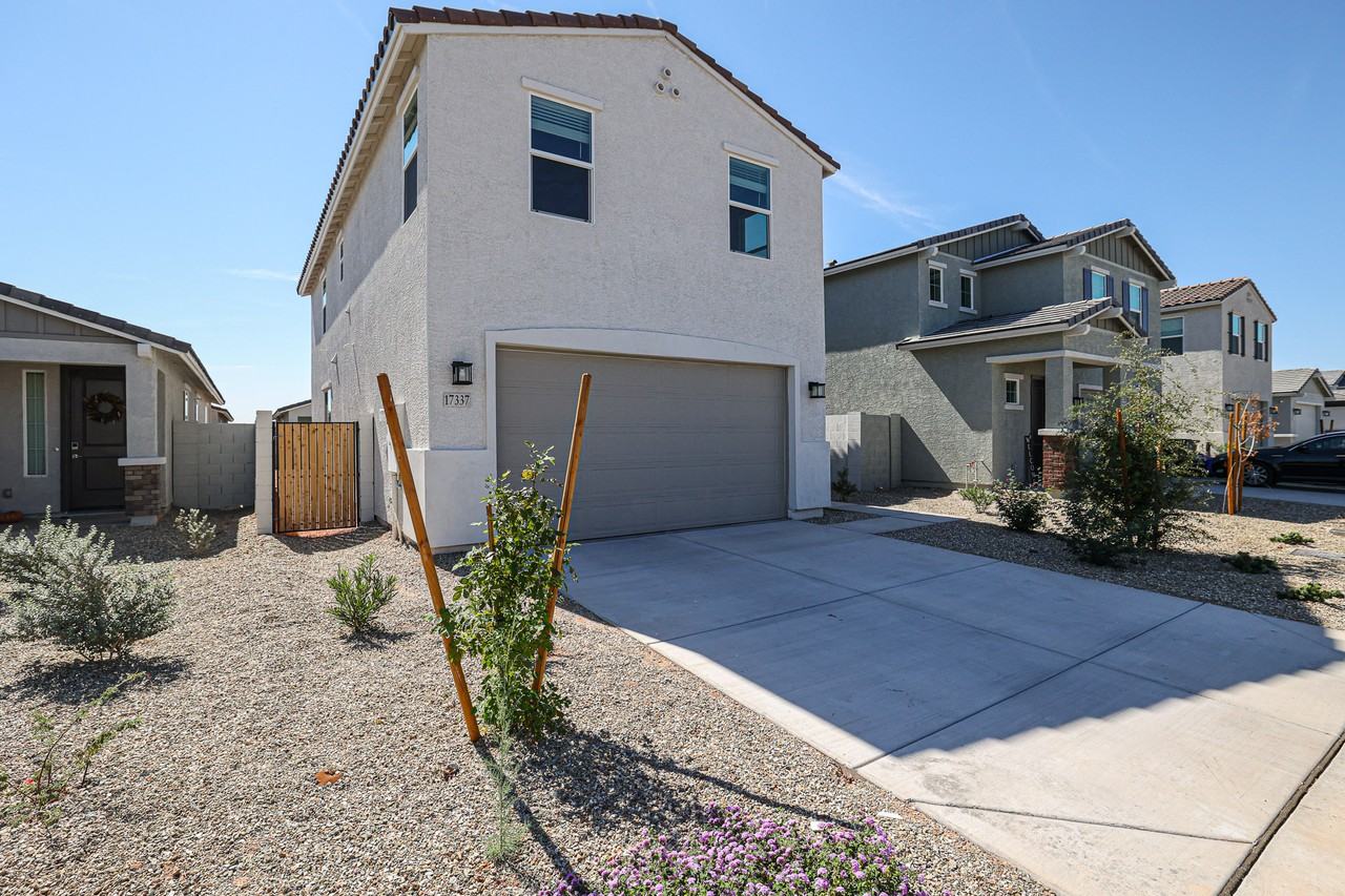 17337 W Daley Ln - Photo 3 of 39